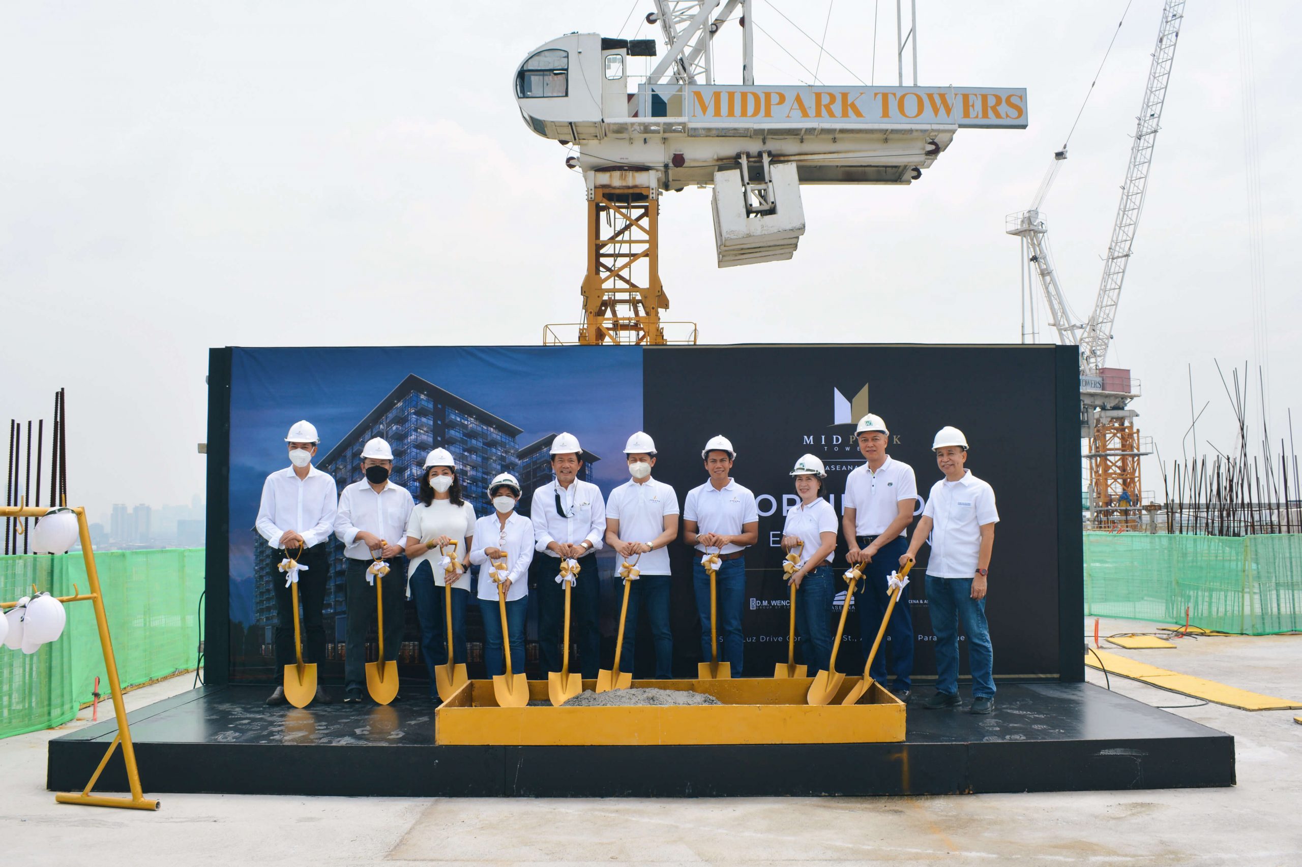D.M. Wenceslao Tops Off Fourth and Final Tower of MidPark Towers in Aseana City